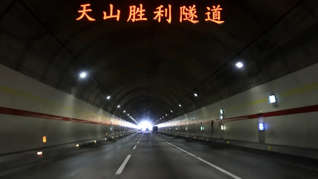 Day9那拉提→途经巩乃斯河→翻越天山达坂→乌尉高速→穿越天山胜(2)