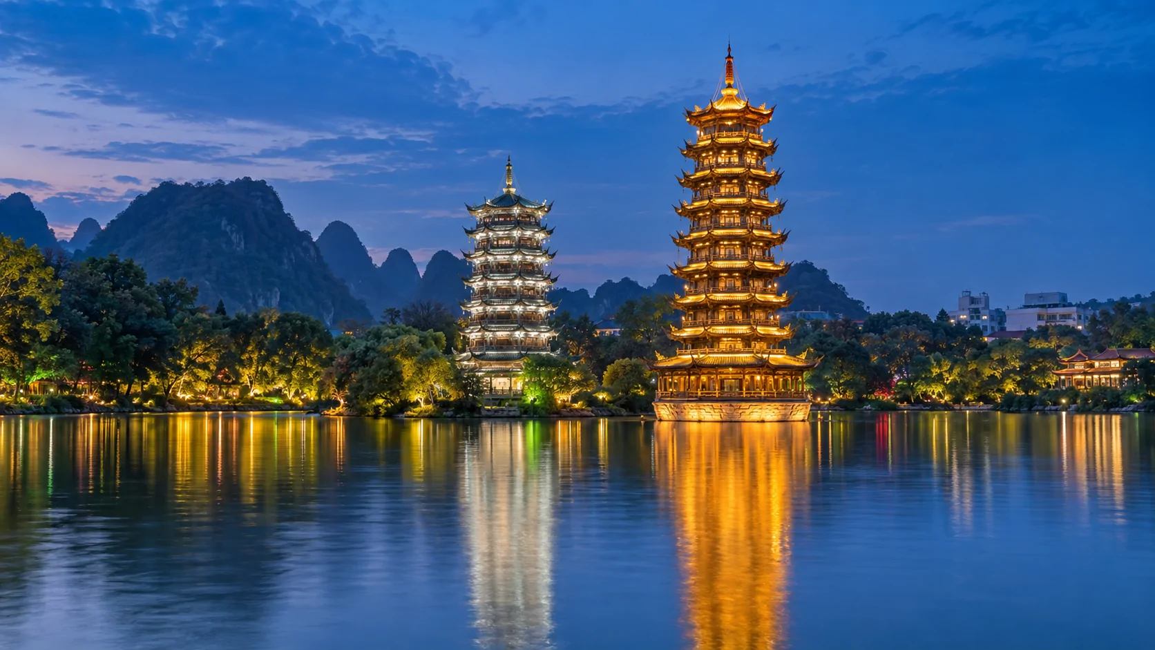 桂林两江四湖夜游值得坐船吗｜游船、步行夜景与费用对比