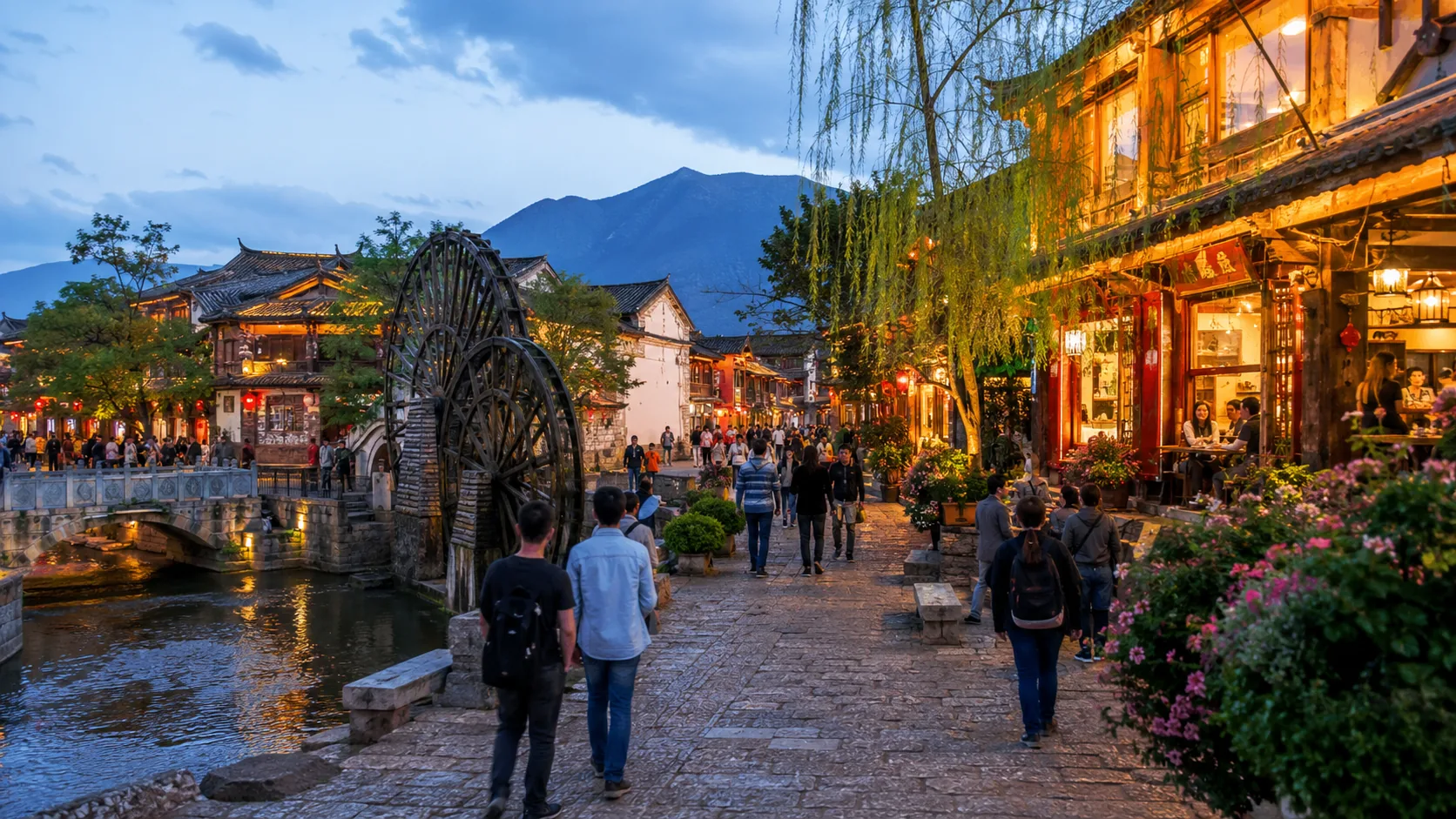 Should I stay at the South Gate or the North Gate of Lijiang