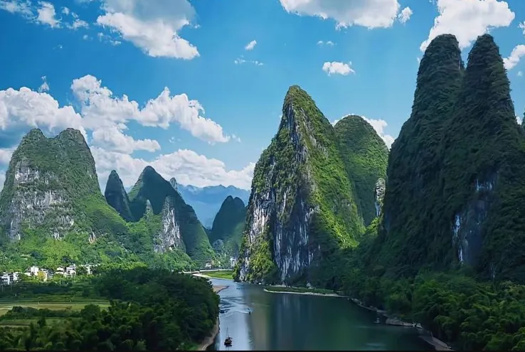 第一天抵达桂林，夜游两江四湖