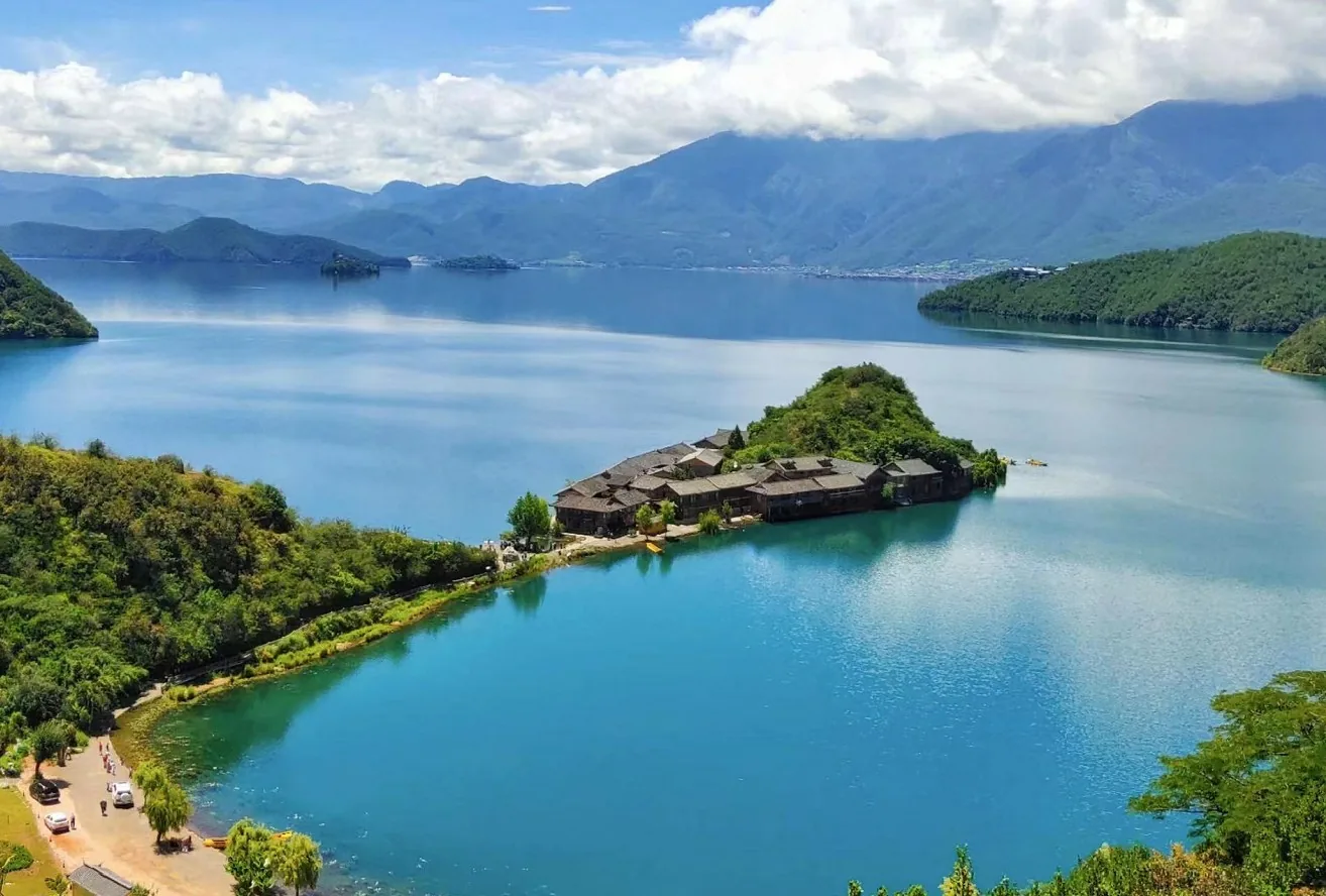 泸沽湖与里格半岛全景